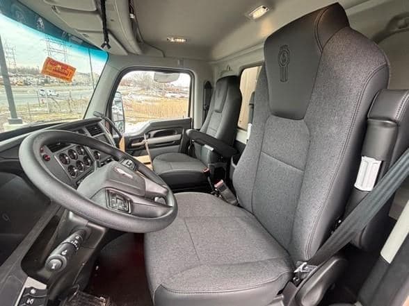 2025 Kenworth T880 image 12