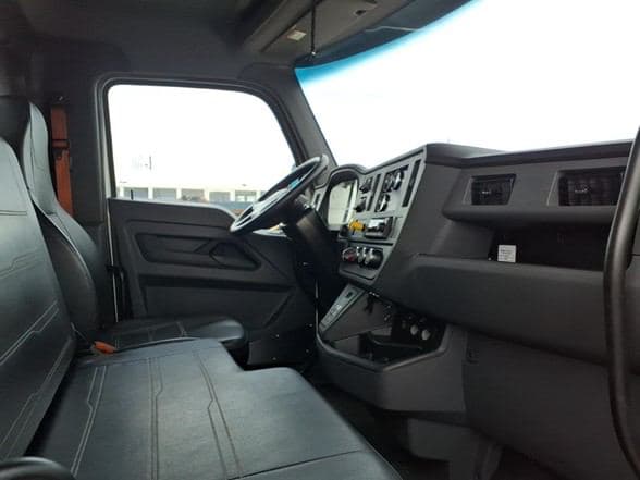 2024 Kenworth T280 image 13