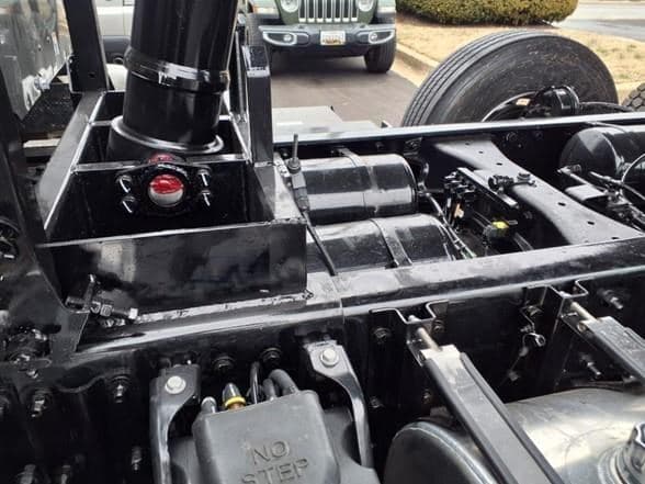 2025 Kenworth T880 image 16