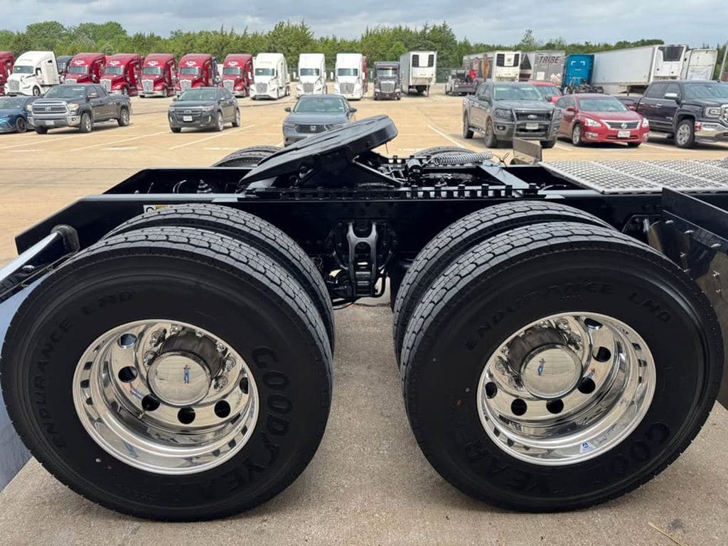 New 2027 KENWORTH W900L image 4