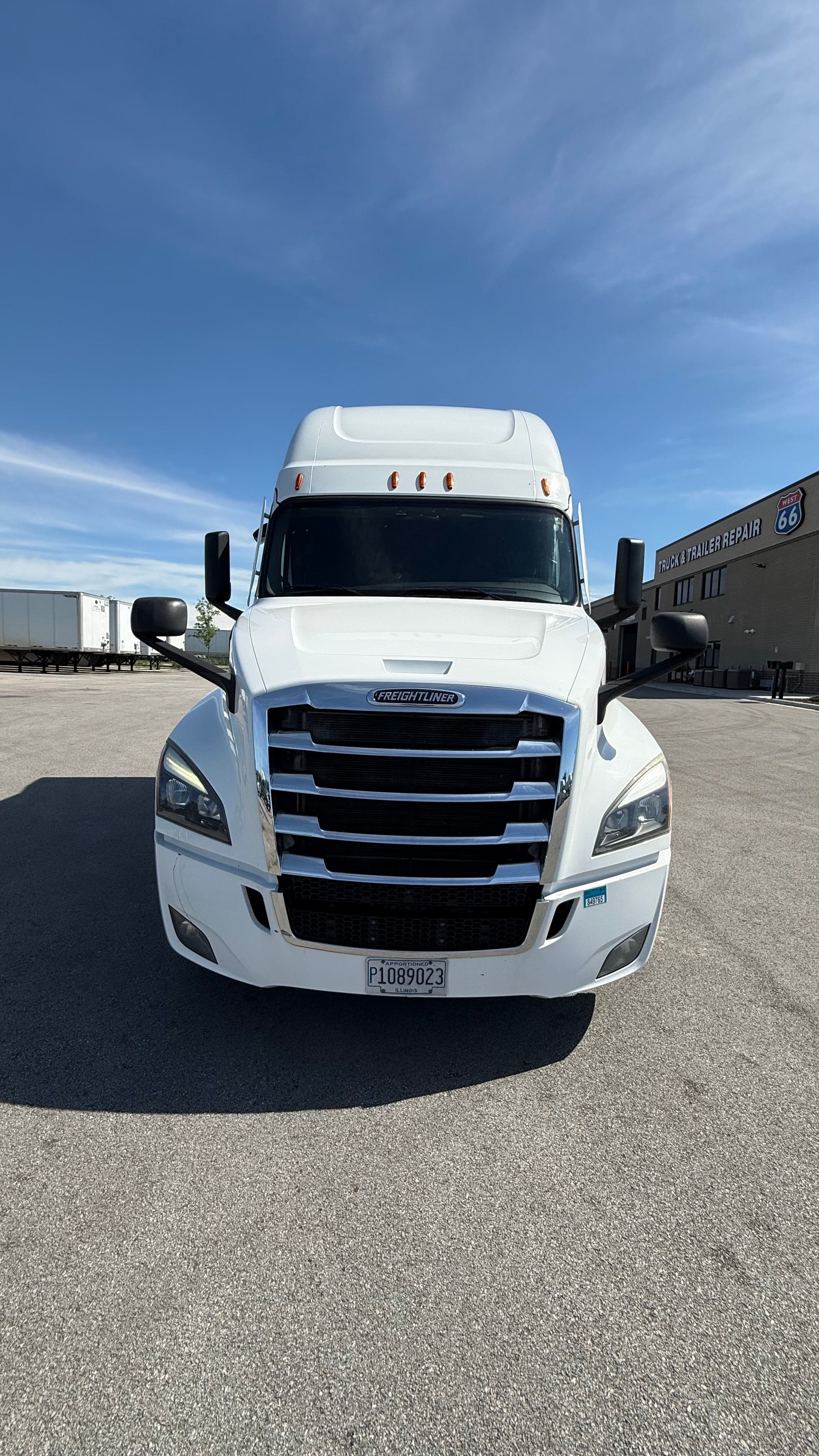 2021 Freightliner Cascadia 126 image 3