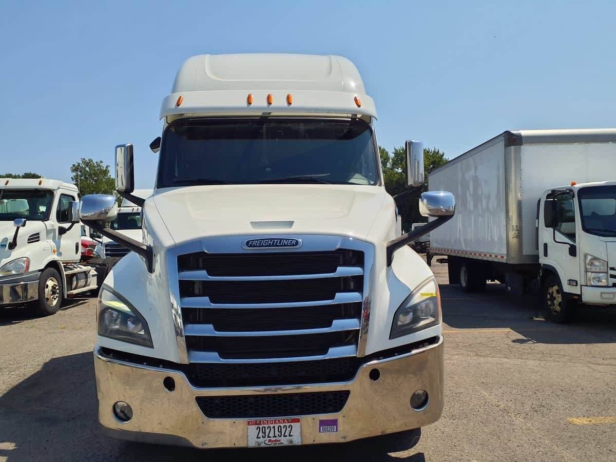 2020 Freightliner Cascadia image 2