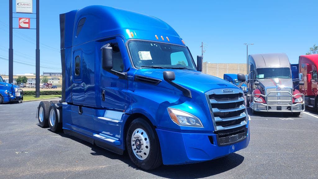 Used 2022 FREIGHTLINER PT126064ST image 10