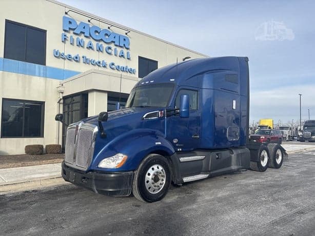 2021 Kenworth T680 image 1