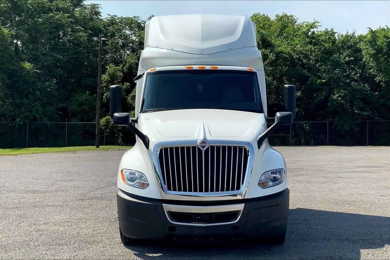 2023 International LT62F image 2