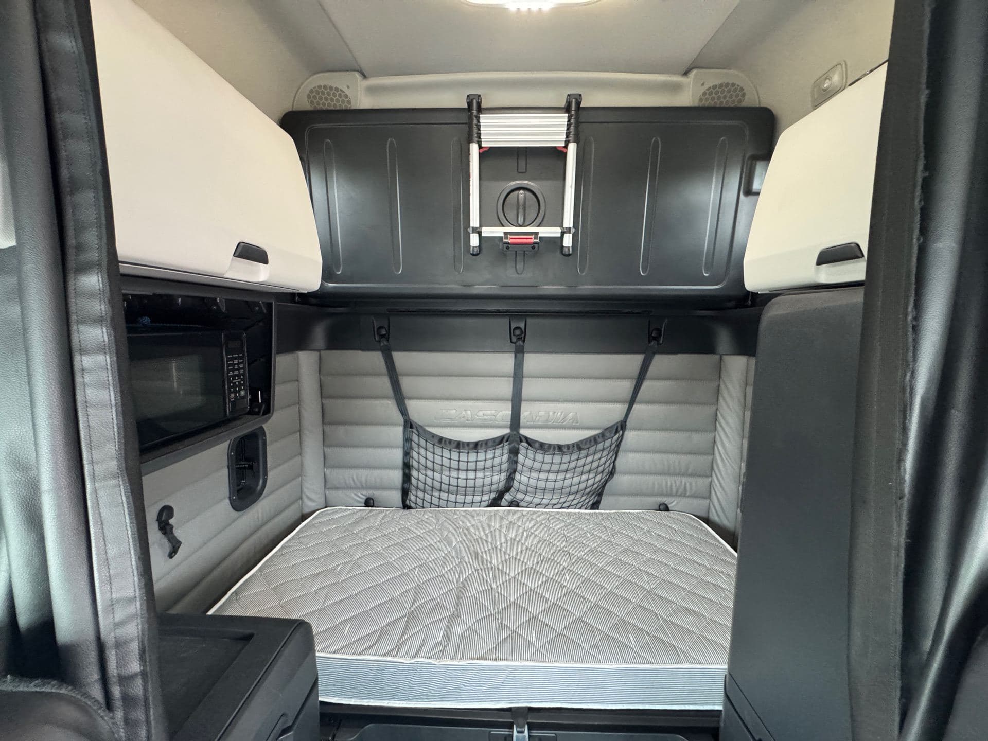 2022 Freightliner Cascadia 126 image 11