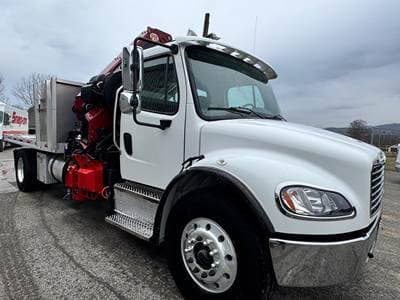 2023 Freightliner M2 image 3