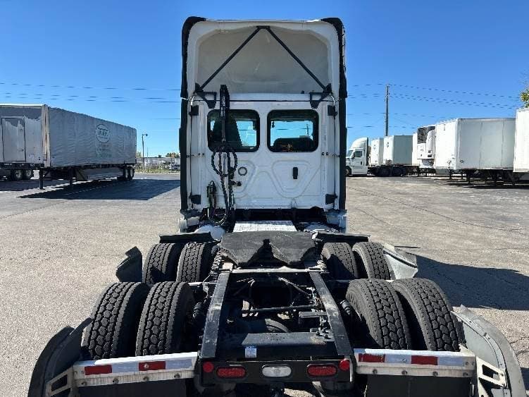 2022 Freightliner Cascadia image 6