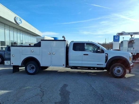 2026 Ford F550 image 3