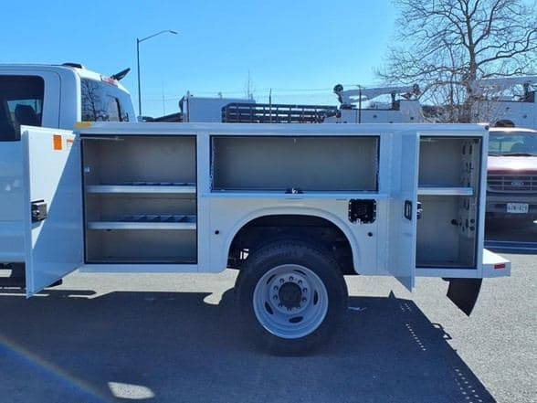 2024 Ford F550 image 8