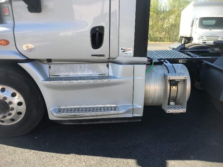 Used 2020 FREIGHTLINER Conventional - Day Cab, Tractor - CASCADIA 113 image 9