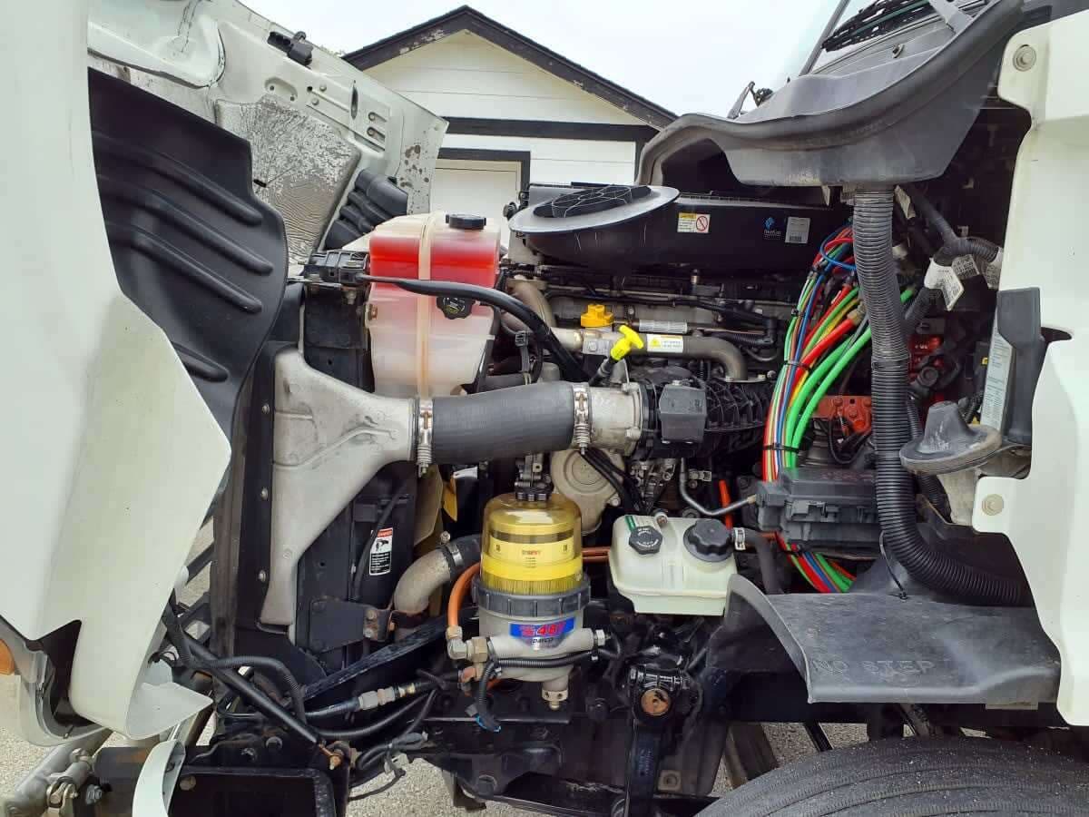 Used 2018 FREIGHTLINER Conventional - Day Cab - CASCADIA 113 image 8