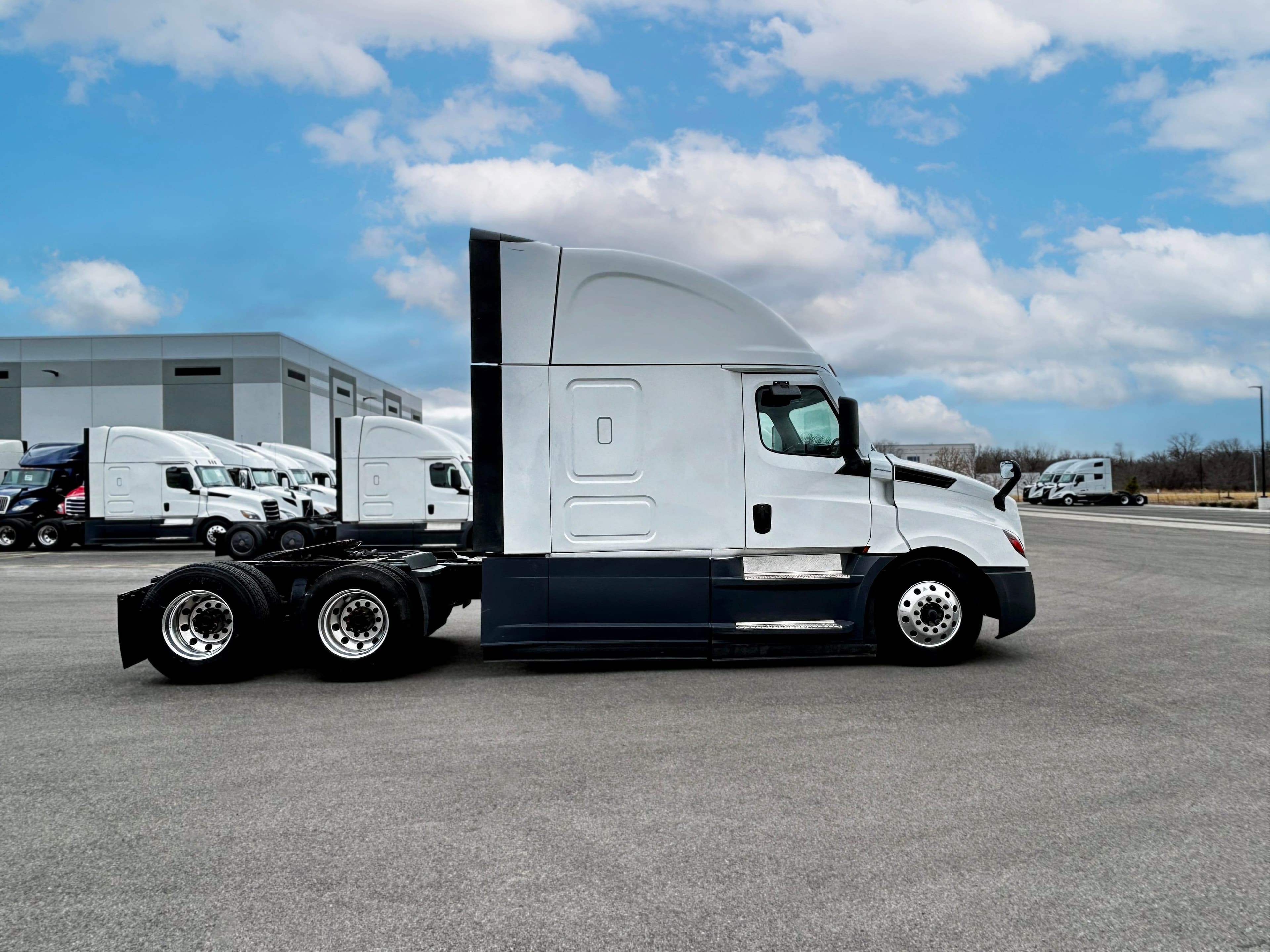 2025 Freightliner Cascadia image 7