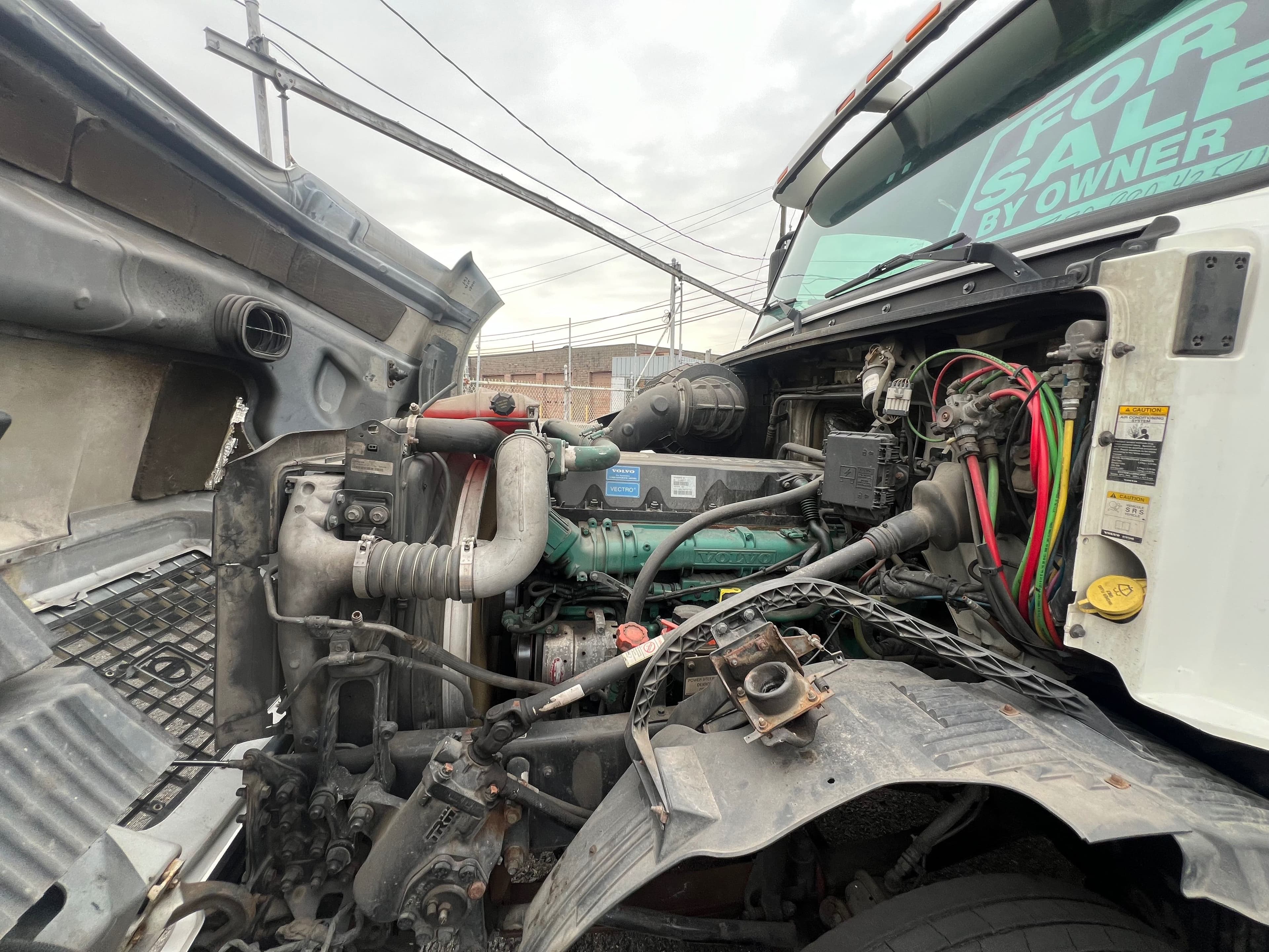 2012 Volvo VNL image 8