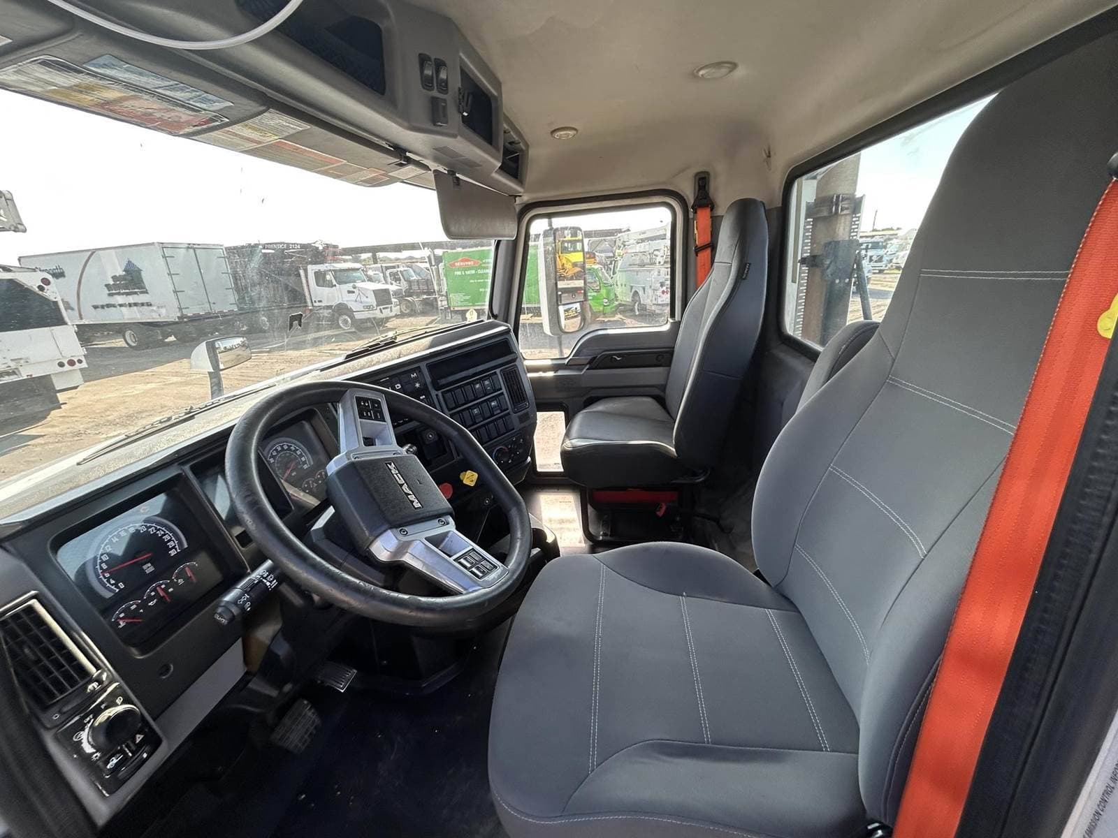 2019 Mack Anthem 64T Day Cab Truck - MP7 395HP, 12 Speed M Drive Amt image 13