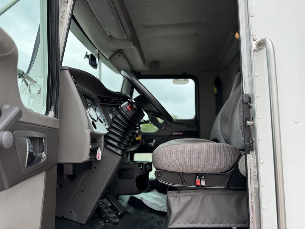 Used 2022 KENWORTH T270 image 18