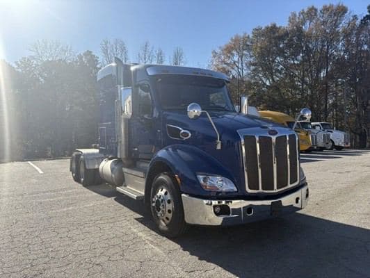 2021 Peterbilt 579 image 1