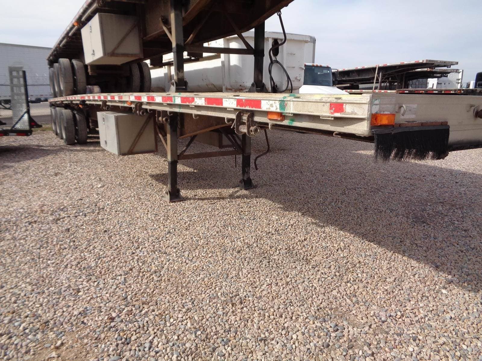 2005 Great Dane 48x102 Combination Flatbed Trailer - Air Ride image 2