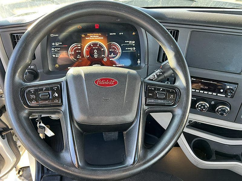 2022 Peterbilt 579 image 9