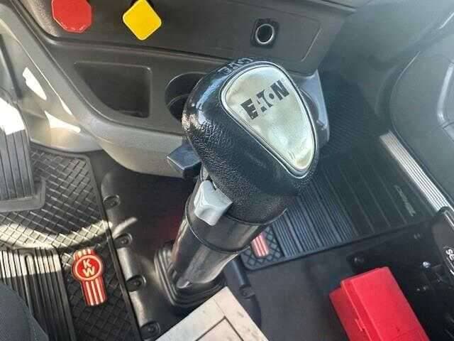 2019 Kenworth T880 image 13
