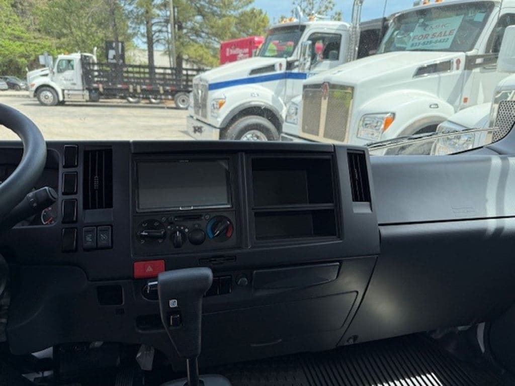 New 2025 ISUZU NRR image 22