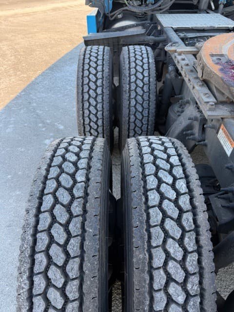 2023 Freightliner Cascadia image 8