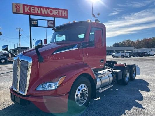 2023 Kenworth T680 image 1