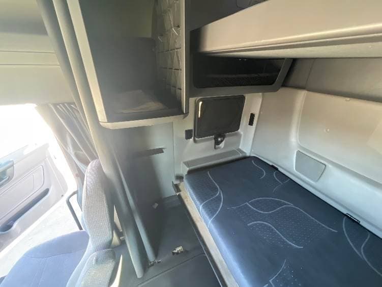 2022 International LT625 image 12