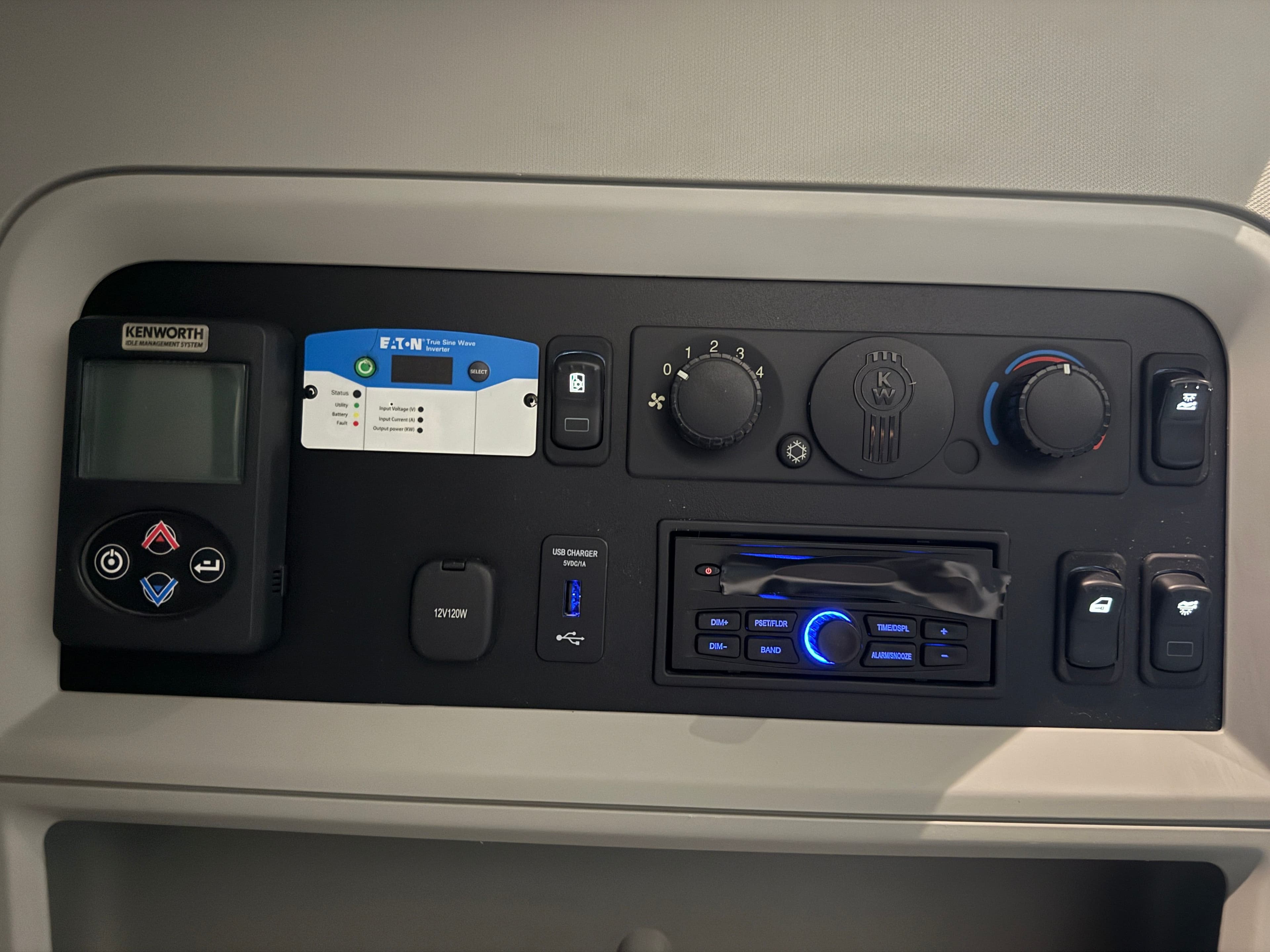 2021 Kenworth T680 image 27