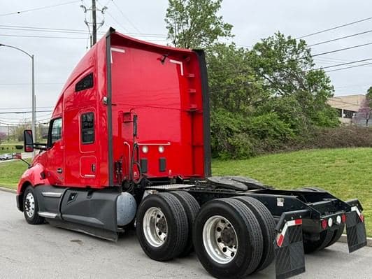 2022 Kenworth T680 image 12