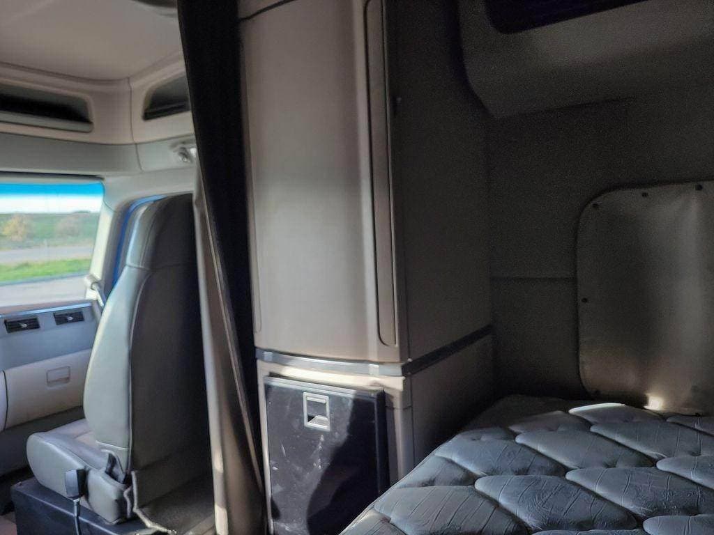 2020 Peterbilt 579 image 6