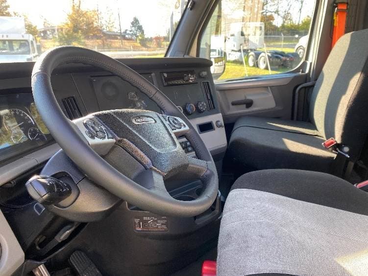 2019 Freightliner Cascadia 126 Day Cab Truck - 435HP, 12 Speed Automatic image 10