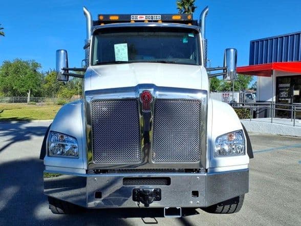 2025 Kenworth T880 image 2