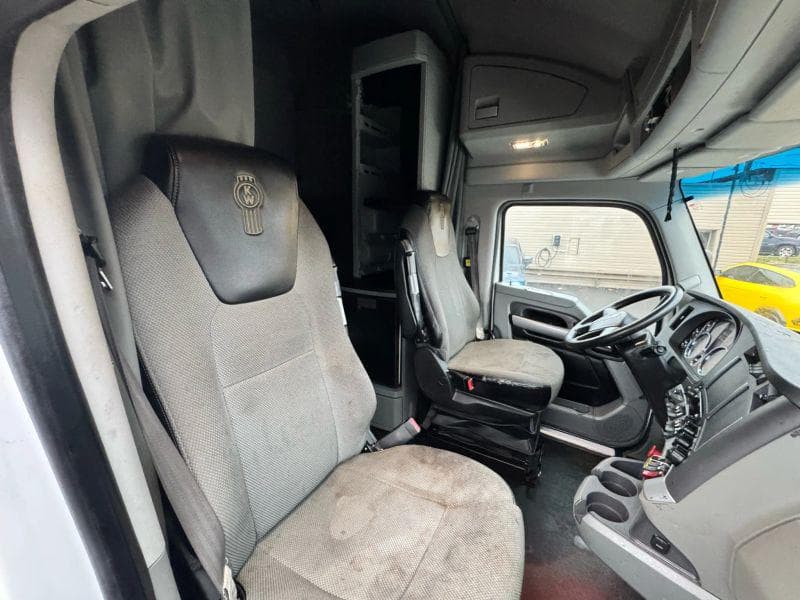 2021 Kenworth T600 image 13