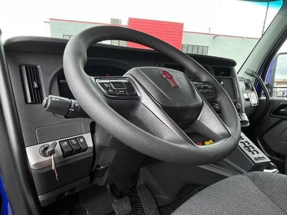 2025 Kenworth T880 image 16