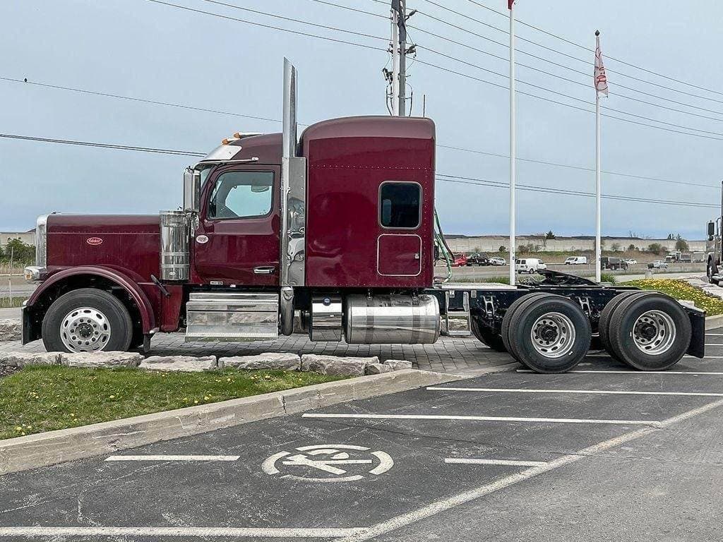 2025 Peterbilt 589 image 7