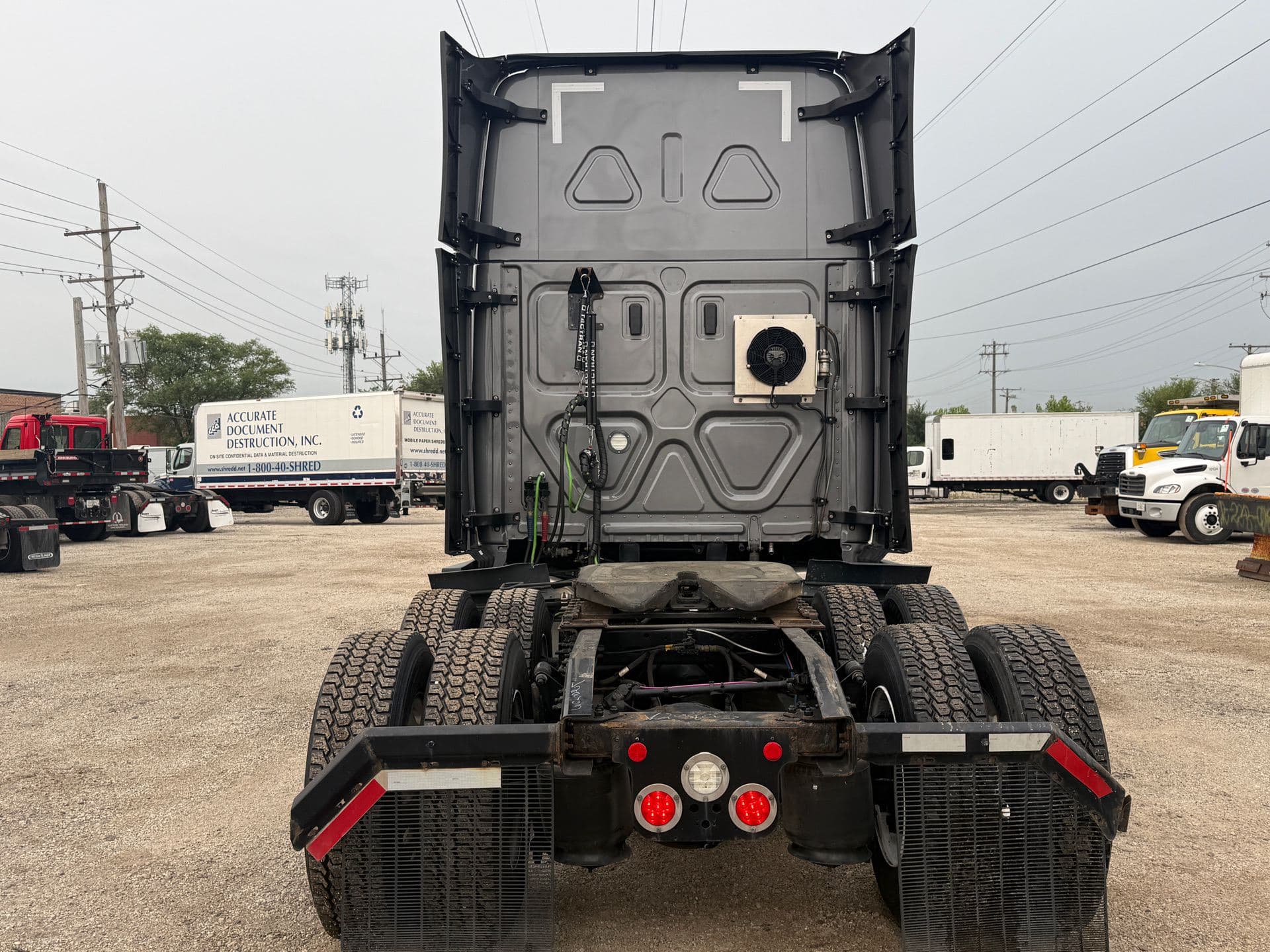 2022 Freightliner - 428k - Just 10,675 Hours - 455HP! image 8