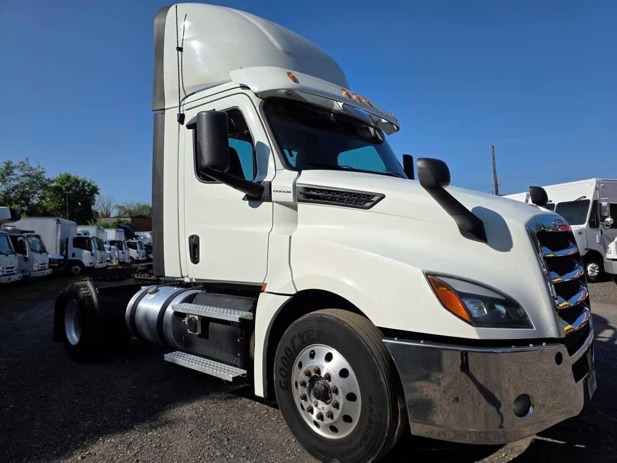 2019 Freightliner Cascadia image 3