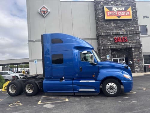 2020 International LT625 image 3