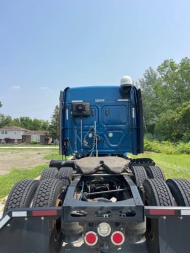 2020 Freightliner Cascadia 126 image 5