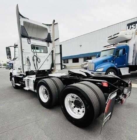 2014 Volvo VNL image 4