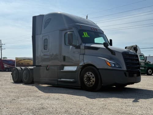 2022 Freightliner - 438k - 11,270 Hours