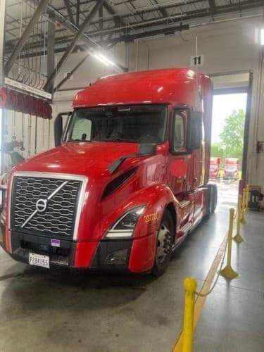 2023 Volvo VNL64T760