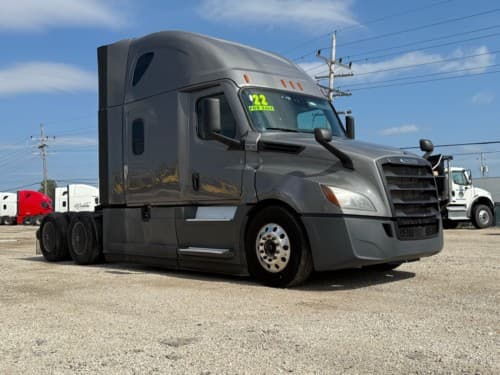 2022 Freightliner - 446k - 10k Engine!