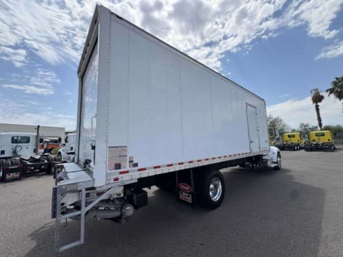 2020 Peterbilt 337 image 4