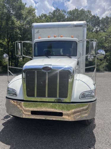 2017 Peterbilt 337 image 4