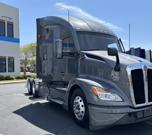 2023 Kenworth T680 image 2