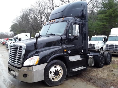 Used 2019 FREIGHTLINER Conventional - Day Cab - CASCADIA 125 For Sale