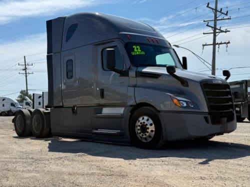 2022 Freightliner - 432k - 10,911 Engine Hours - APU!
