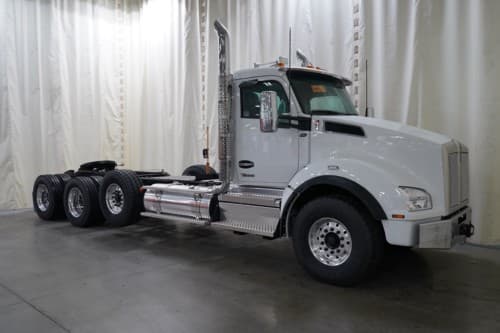 New 2027 KENWORTH T880
